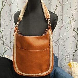 Elegant Tan Shoulder Bag with Cream Trim